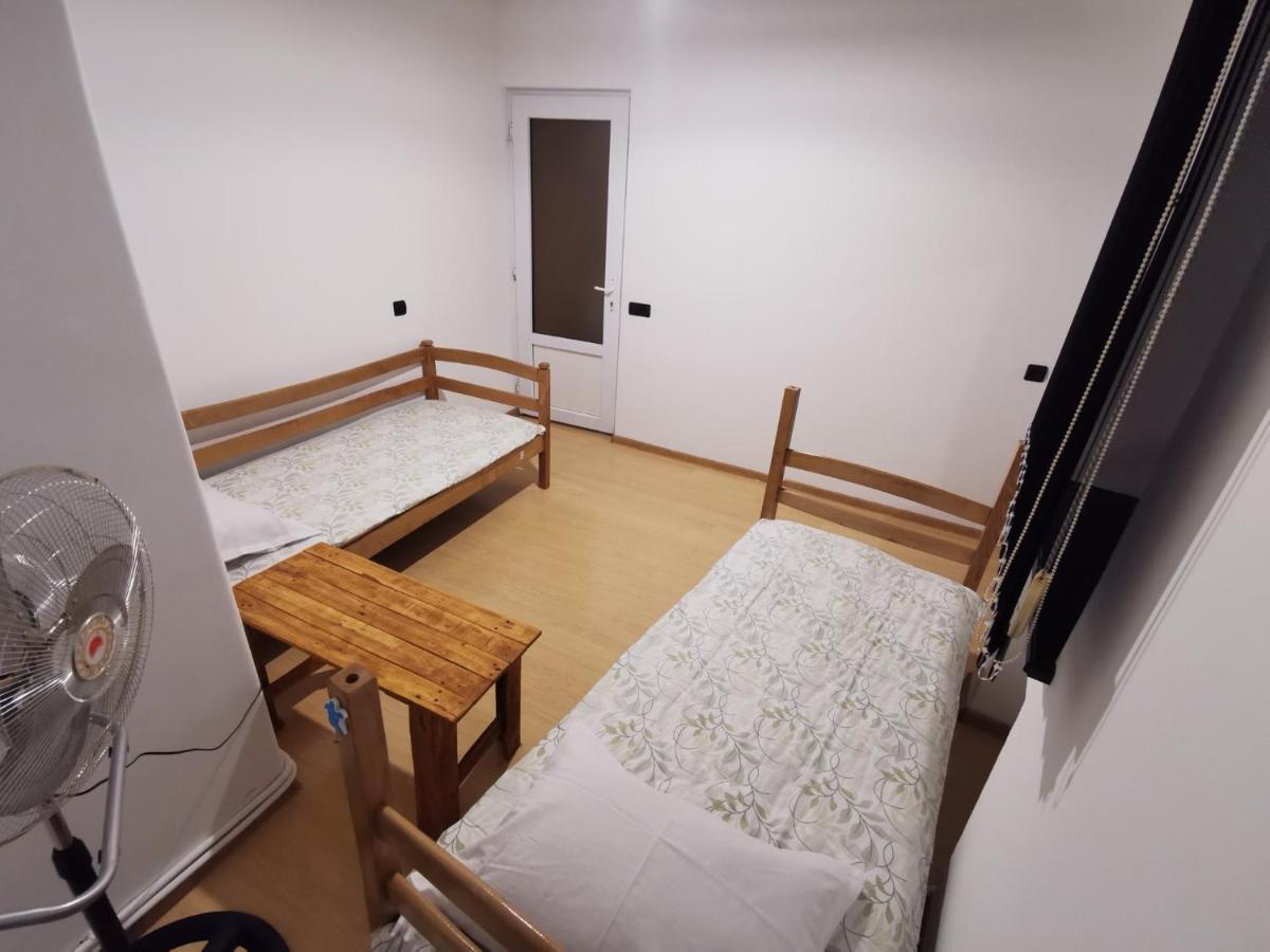 4 Friends Hostelエレバン エクステリア 写真
