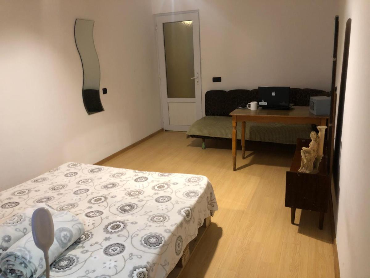 4 Friends Hostelエレバン エクステリア 写真