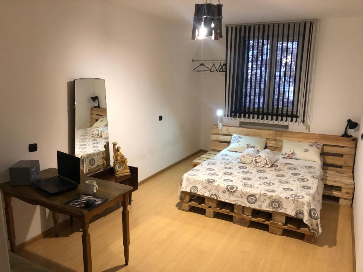 4 Friends Hostelエレバン エクステリア 写真
