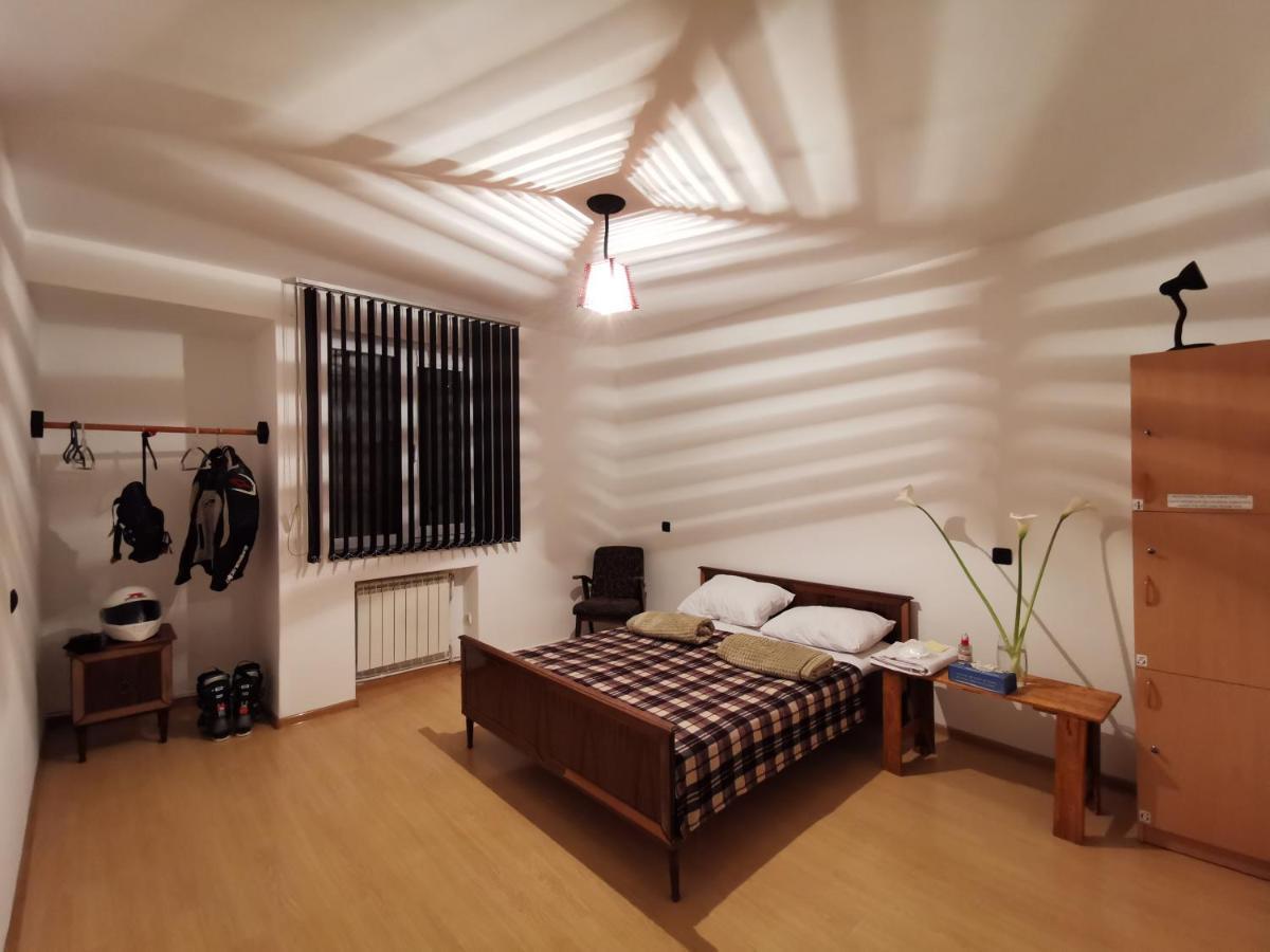 4 Friends Hostelエレバン エクステリア 写真