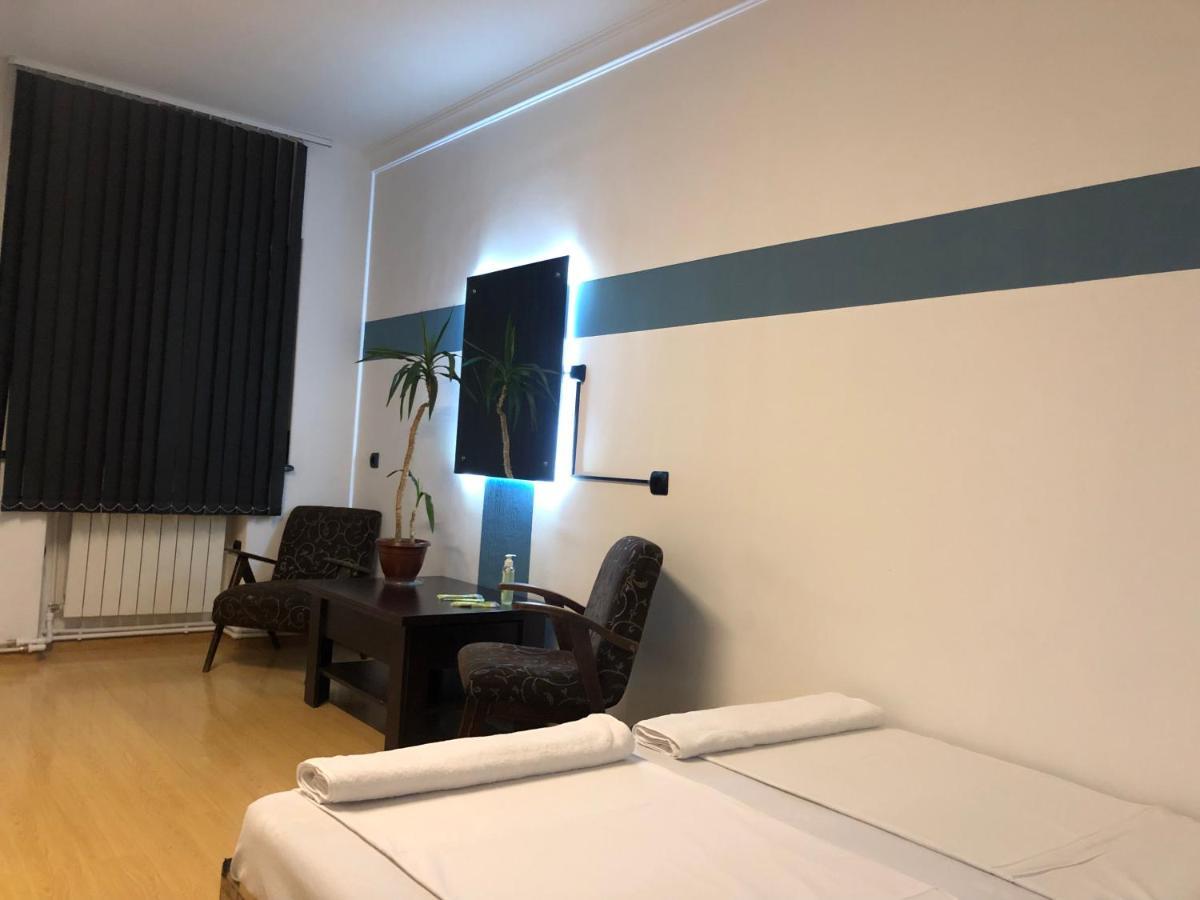 4 Friends Hostelエレバン エクステリア 写真