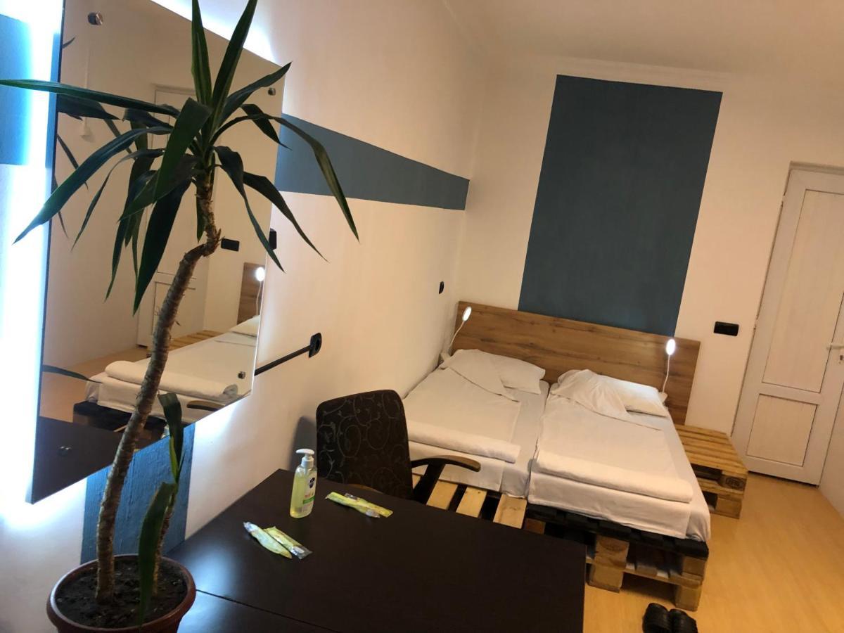 4 Friends Hostelエレバン エクステリア 写真
