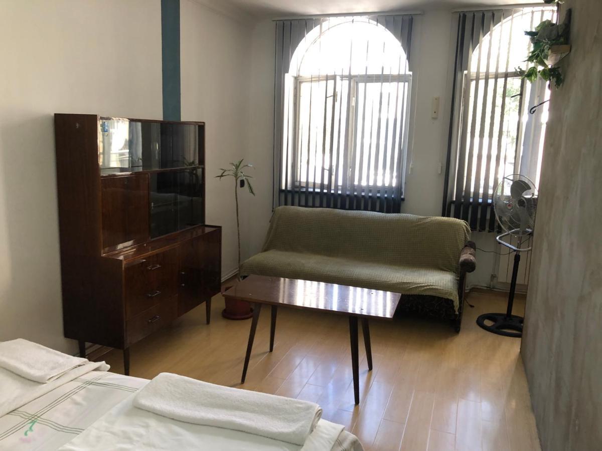 4 Friends Hostelエレバン エクステリア 写真