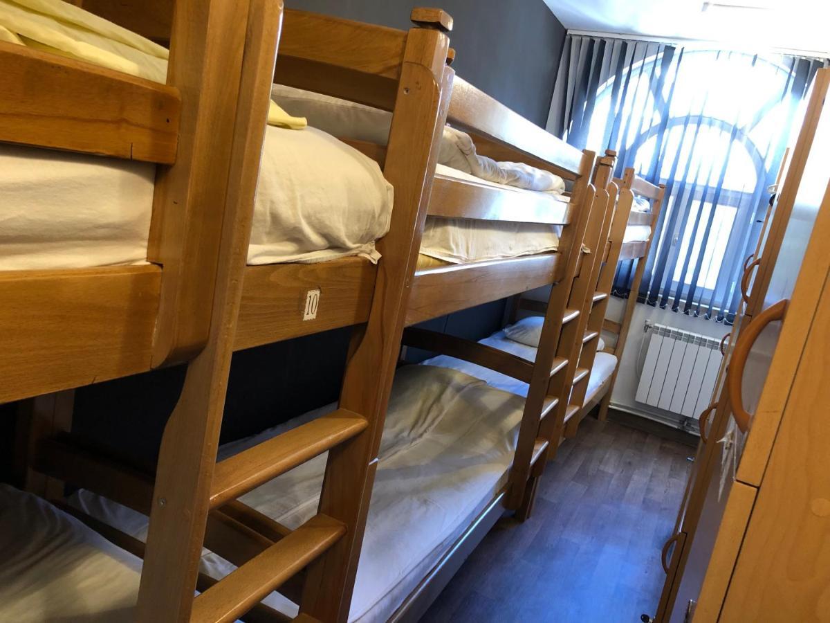 4 Friends Hostelエレバン エクステリア 写真