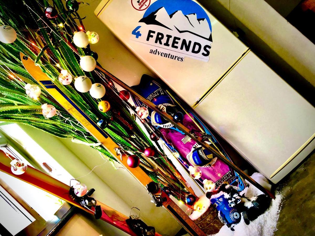 4 Friends Hostelエレバン エクステリア 写真